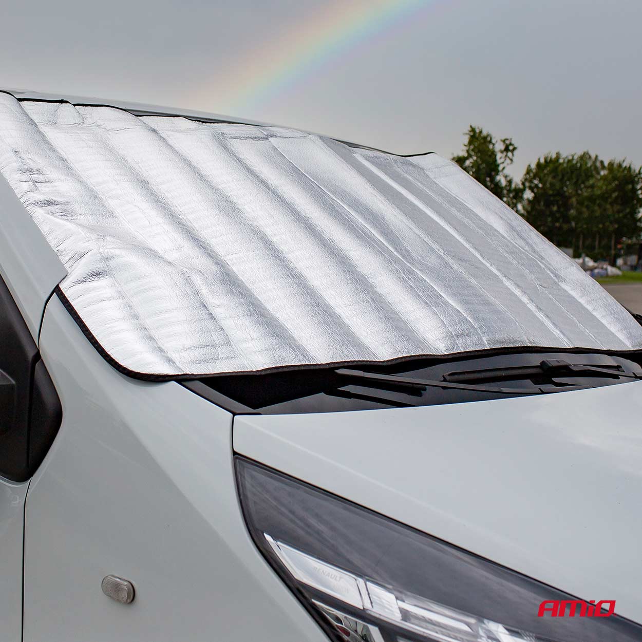 Zilverkleurige zon- en vorstbescherming voor de voorruit van de auto