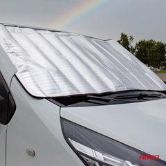 Zilverkleurige zon- en vorstbescherming voor de voorruit van de auto