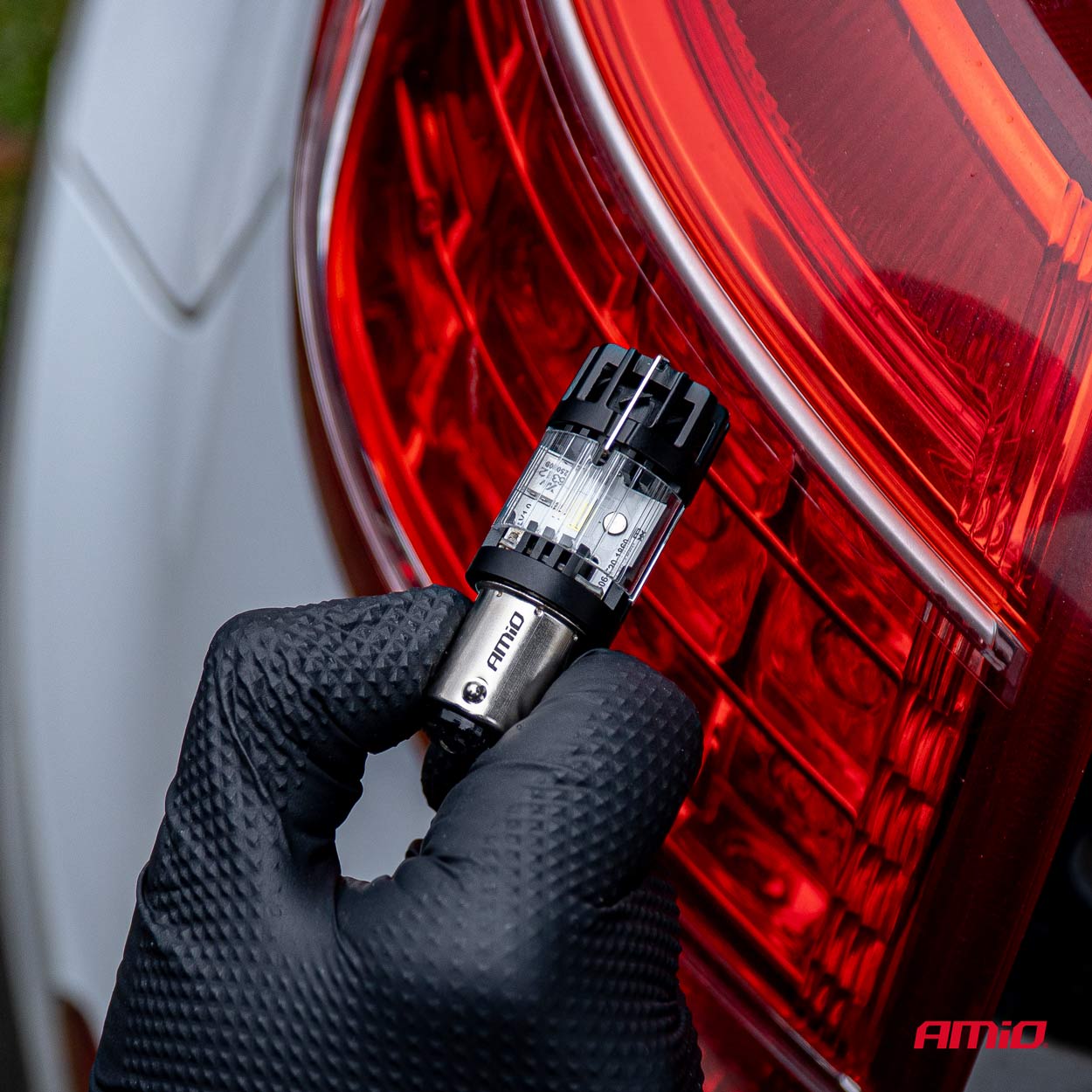 LED-pære med BA15S P21W-sokkel til 12 V
