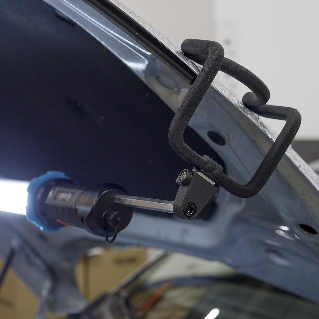 Verstelbare LED lamp voor werk onder de motorkap