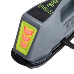 Luchtcompressor met digitaal manometer en meegeleverde mondstukken