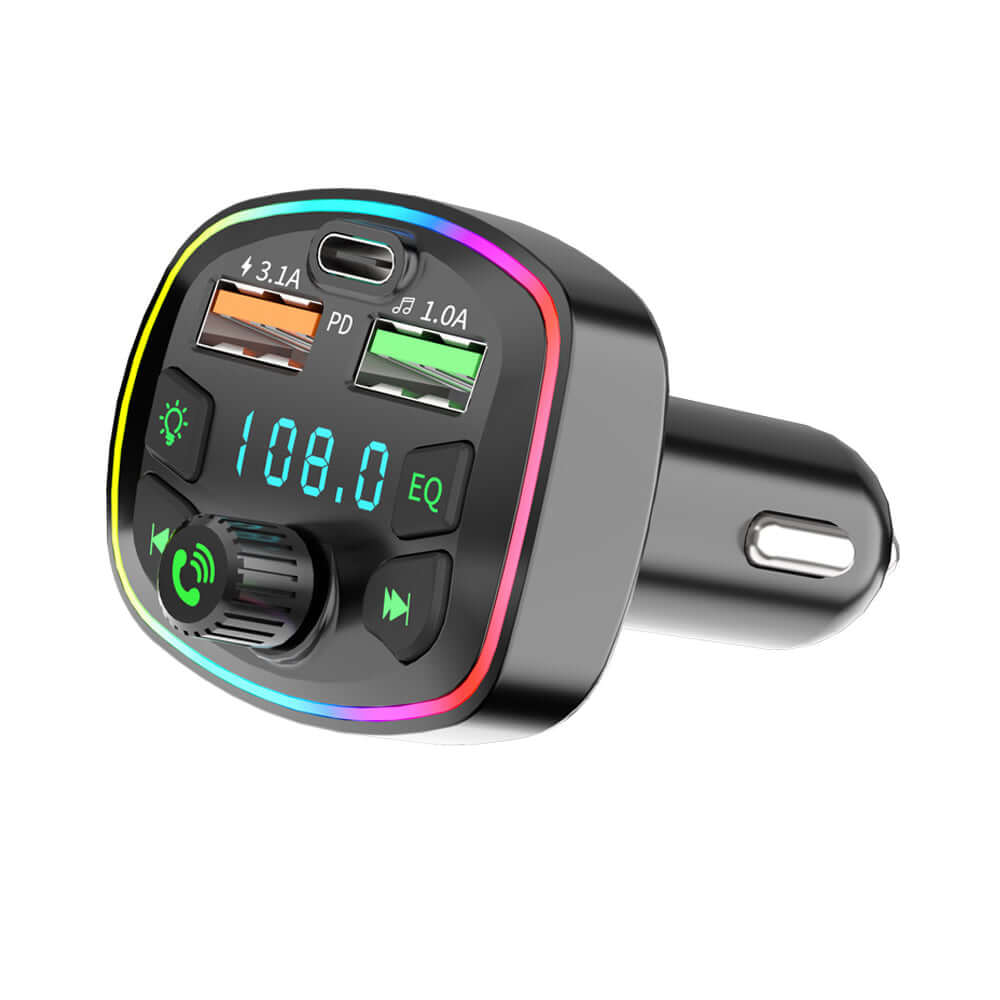12V-oplader voor sigarettenaansteker met ingebouwde Bluetooth-transmitter, USB-poorten en digitaal display